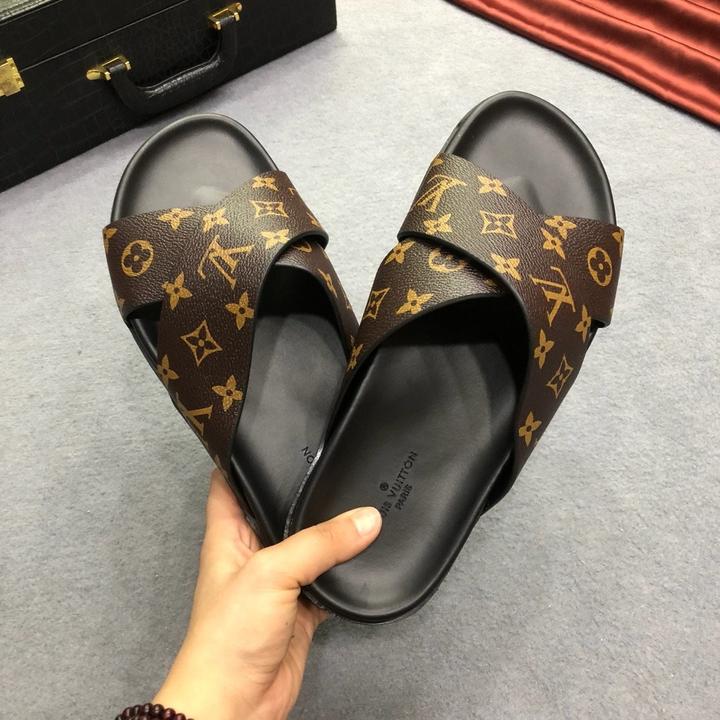 LOUIS VUITTON - PANTOUFLES HOMME