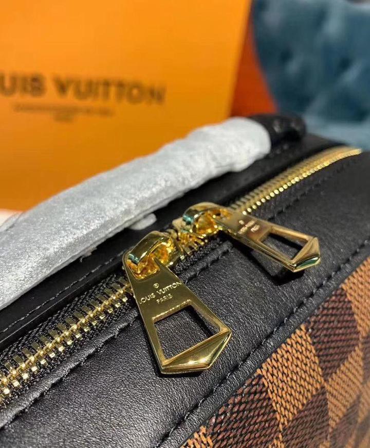 LOUIS VUITTON - SAC À BANDOULIÈRE